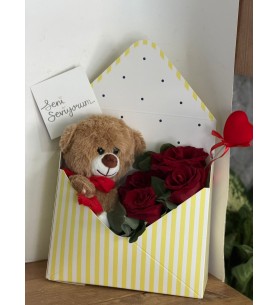 ZARF KUTUDA TATLI AYICIK VE GÜLLER